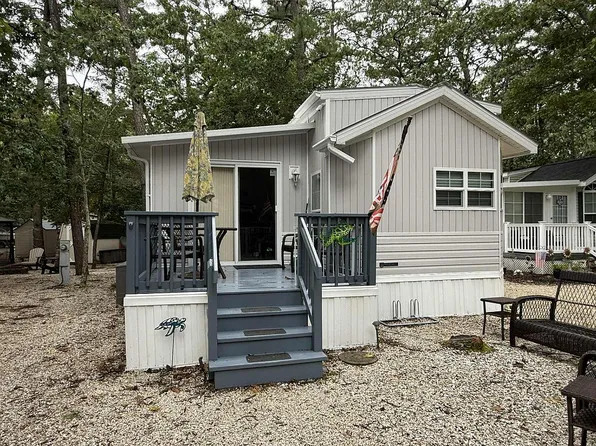 810 S Shore Rd #121, Marmora, NJ 08223