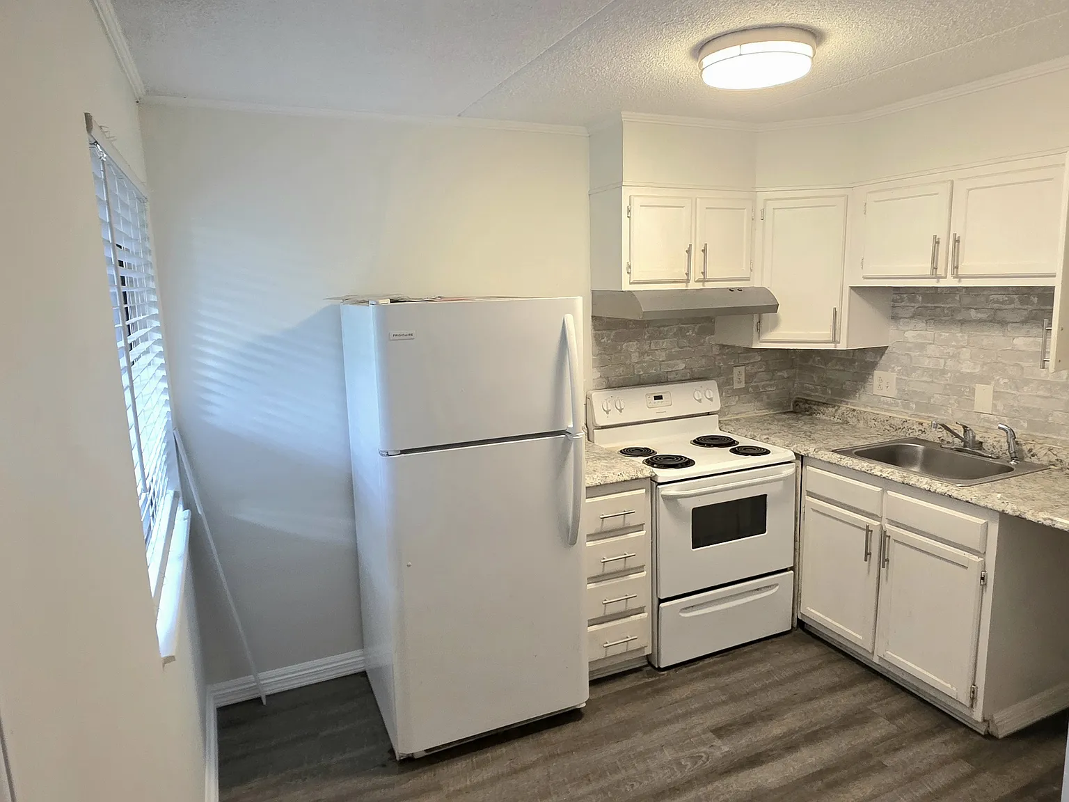 2 bed, 580 sqft, $1,300 — Photo 2