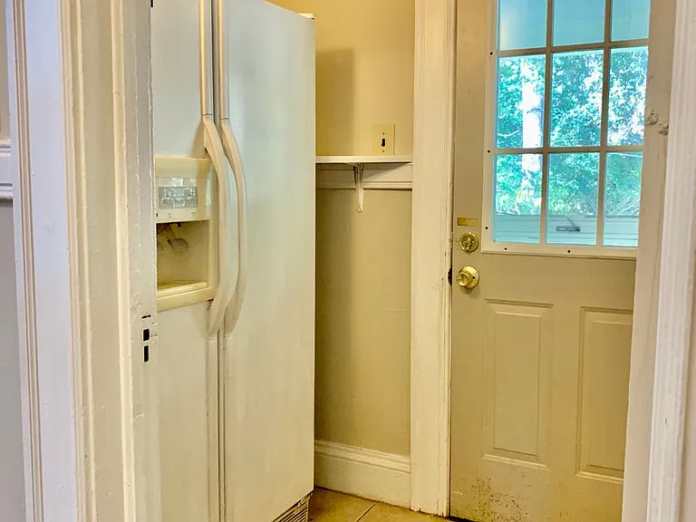 922 Westcott St — Photo 10
