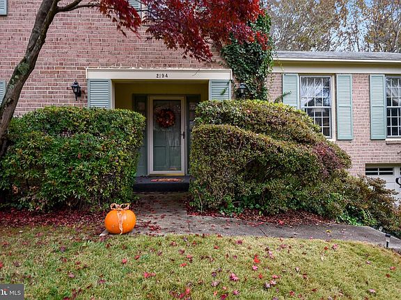 5th image of 2194 Canterbury Way