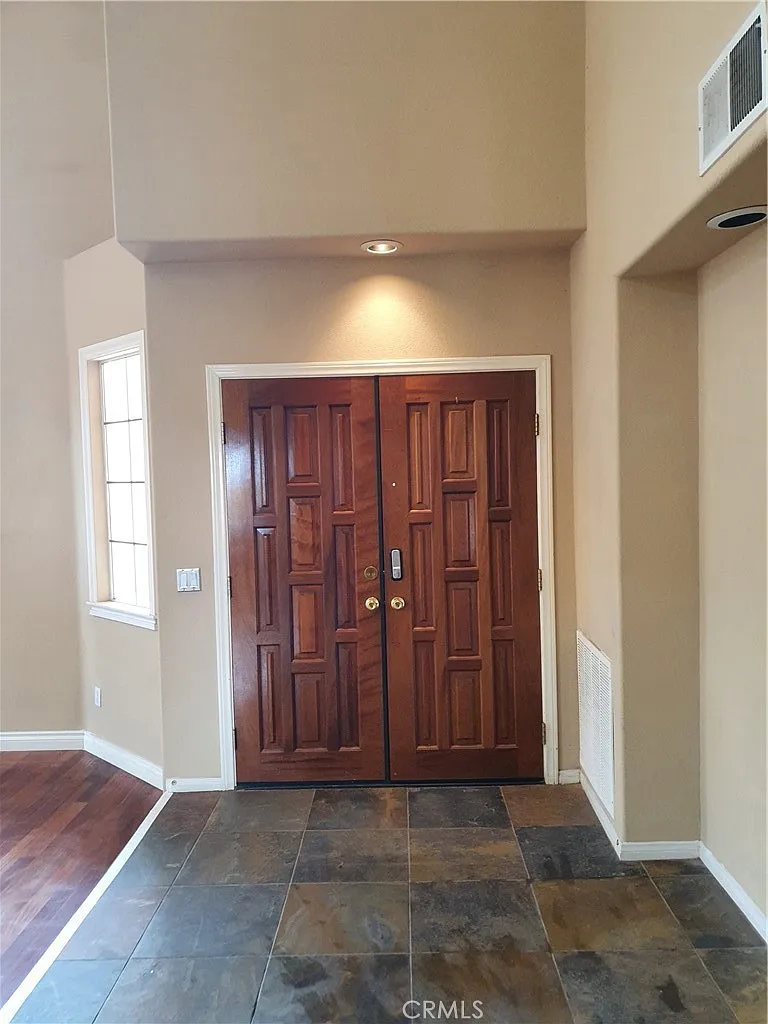 4 bed, 3227 sqft, $5,000 — Photo 3