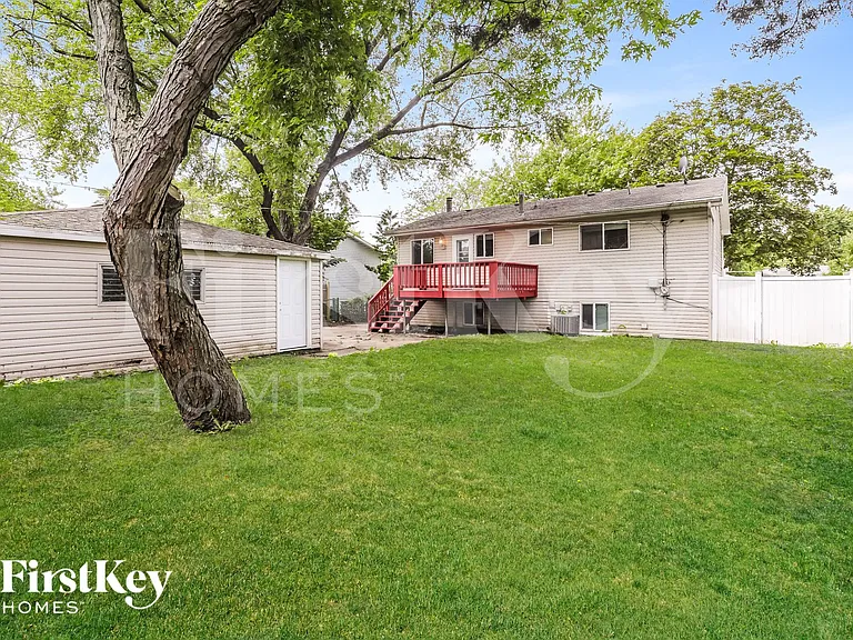 222 Pacific Dr — Photo 14