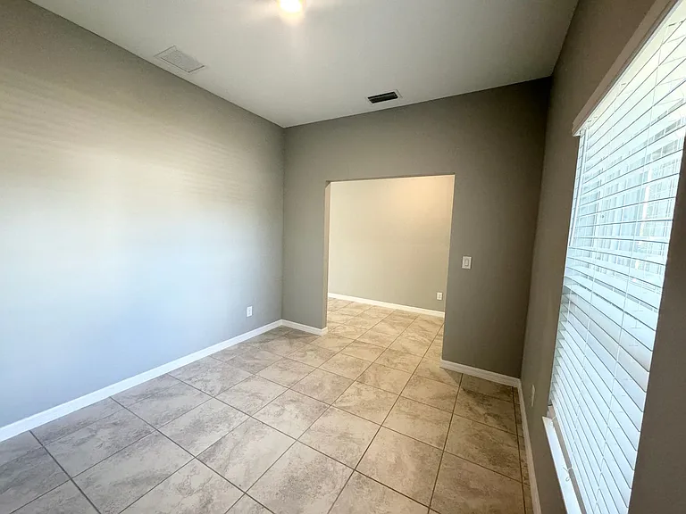 2233 S Chamberlain Blvd — Photo 7