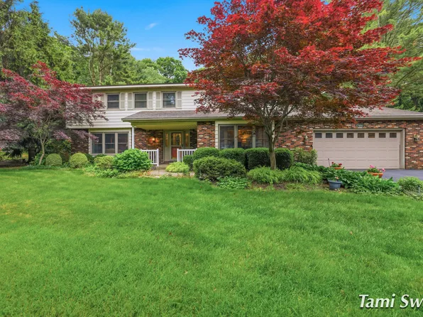 17484 Beech Hill Dr, Grand Haven, MI 49417