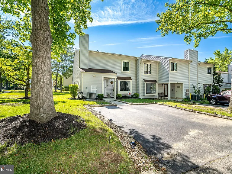 251 Fir Tree Ct — Photo 3