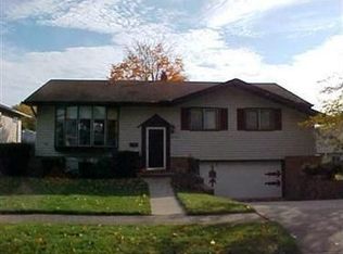 21961 Briarwood Dr, Fairview Park, OH