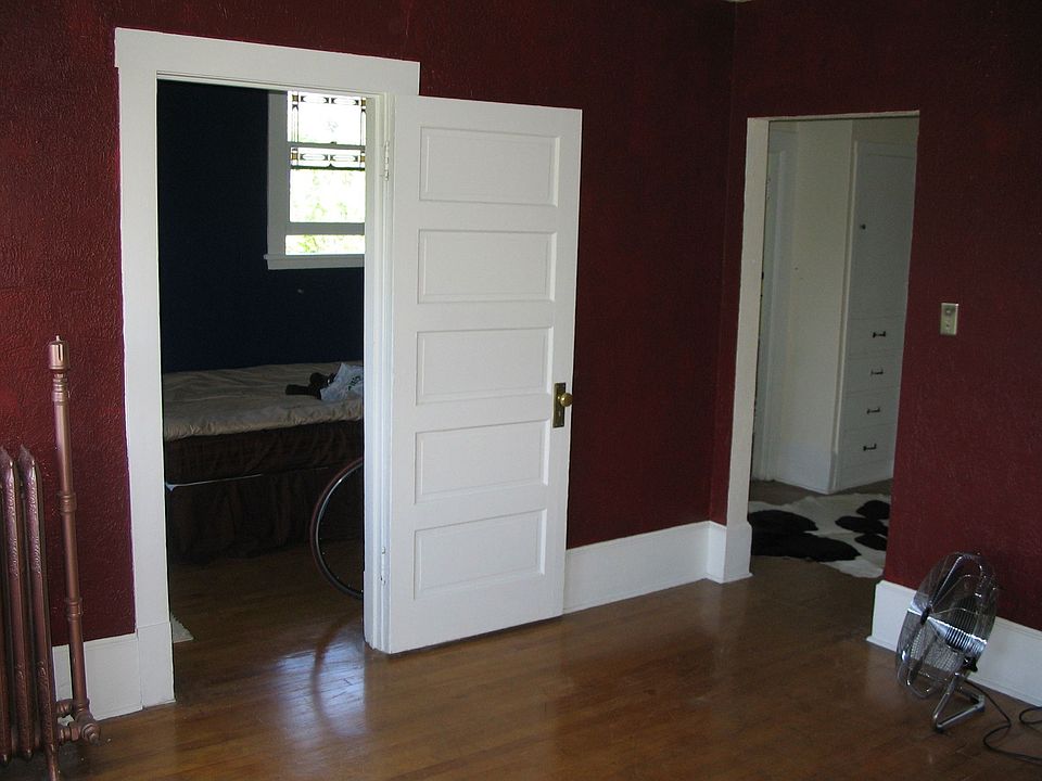 Front Room Facing Bedroom