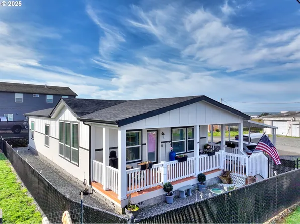 29611 Pacific St, Gold Beach, OR 97444