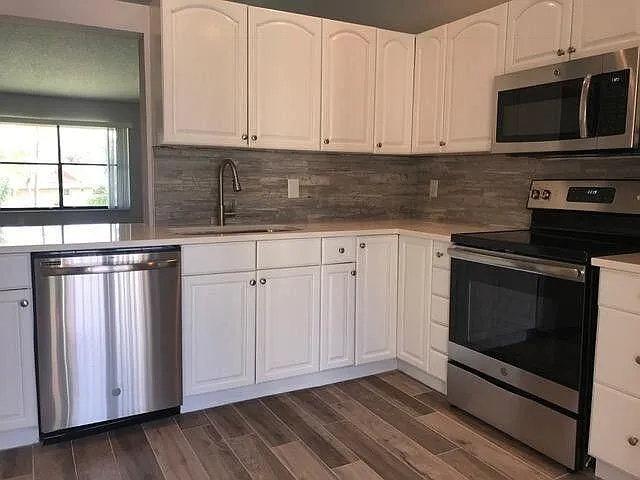 3 bed, 2.0 bath, 1300 sqft, $2,450 — Photo 3