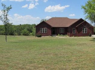 9536 SW 45th St, Topeka, KS 66610