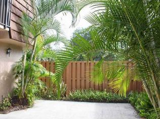 2599 Lakeview Ct, Cooper City, FL 33026