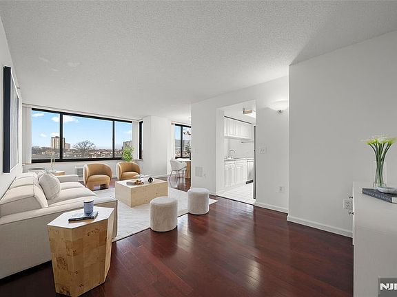 2nd image of 100 Old Palisade Rd APT 1902