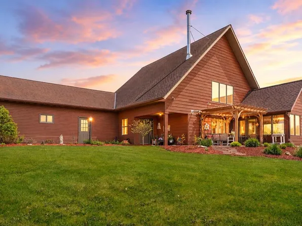 910 Shoemaker Rd, Brussels, WI 54204