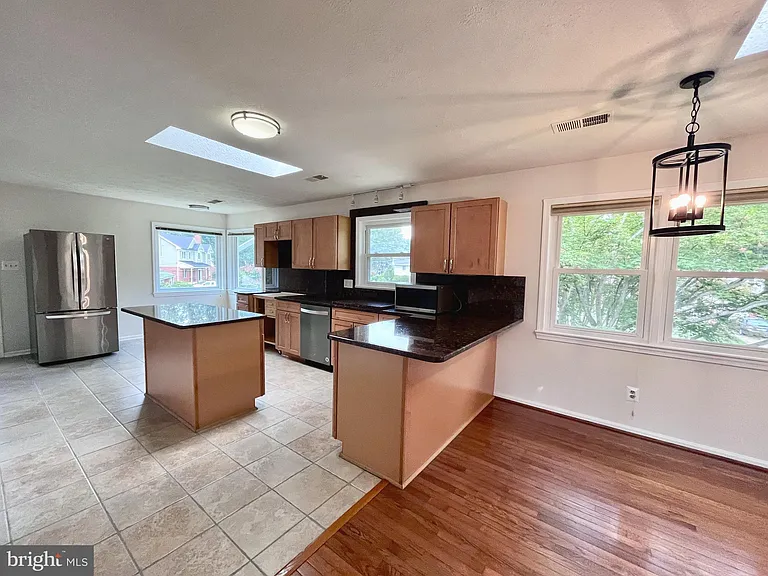 5350 Ravensworth Rd — Photo 49