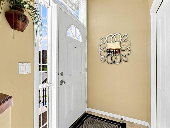 4th image of 5 Cranberry Way SE