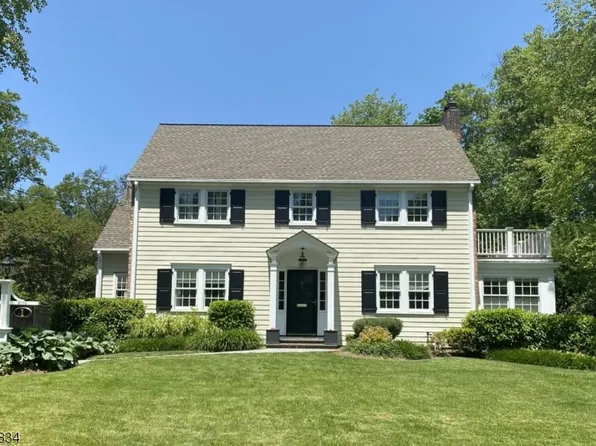 1 Colony Dr, Summit City, NJ 07901