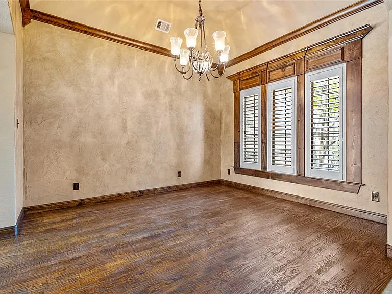 1317 Bluff Springs Dr — Photo 9