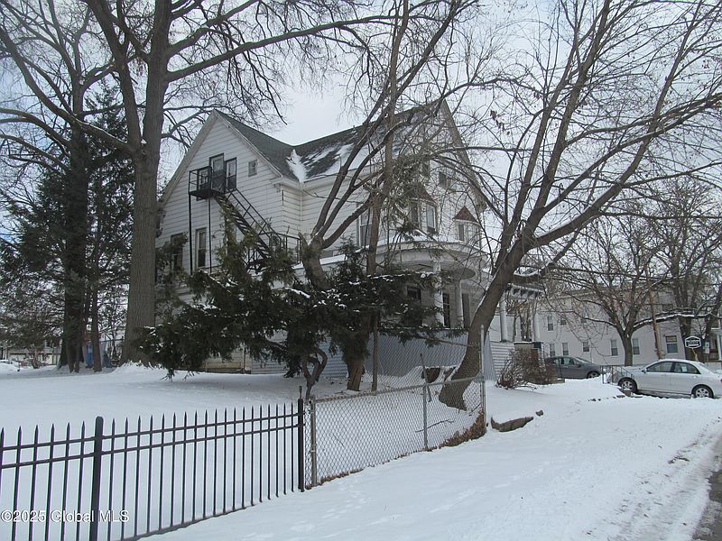 5th image of 173 Western Avenue