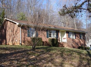 2722 Forest Oak Dr, Roanoke, VA 24012
