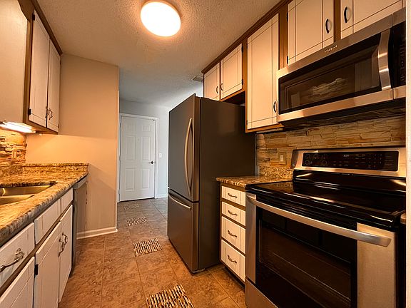 5th image of 507 Countrywood Dr