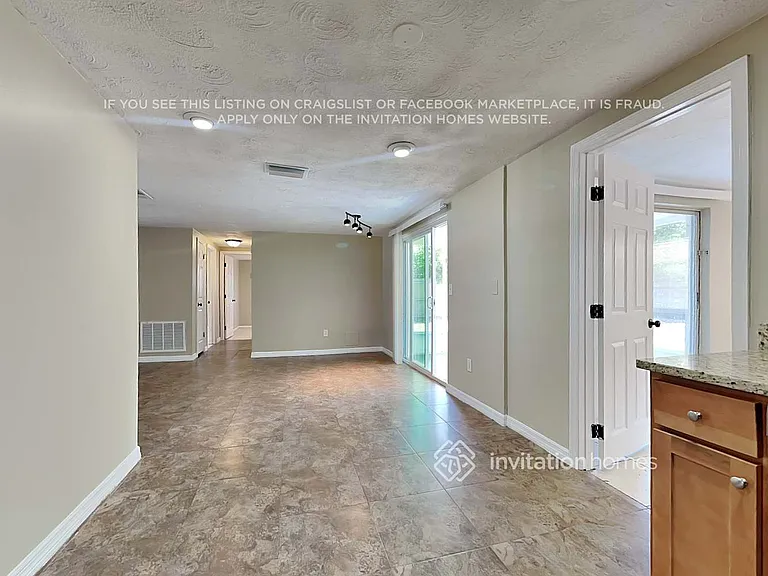 3402 Eisenhower Dr — Photo 5