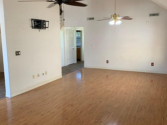 Living room/Dinning room combo