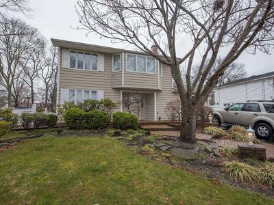 23 Ballad Cir, Holbrook, NY, 11741