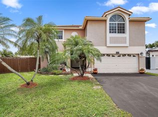 19561 NW 82nd Ct, Hialeah, FL 33015