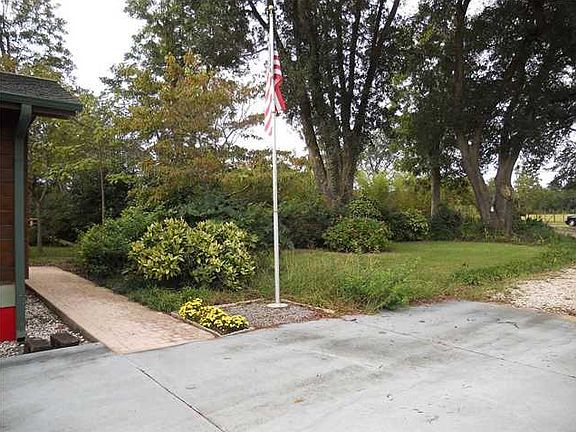 2nd image of 5900 Twin Oaks Dr