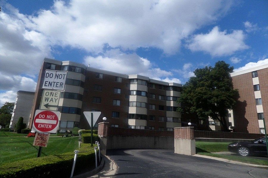 1st image of 5500 Lincoln Ave #415