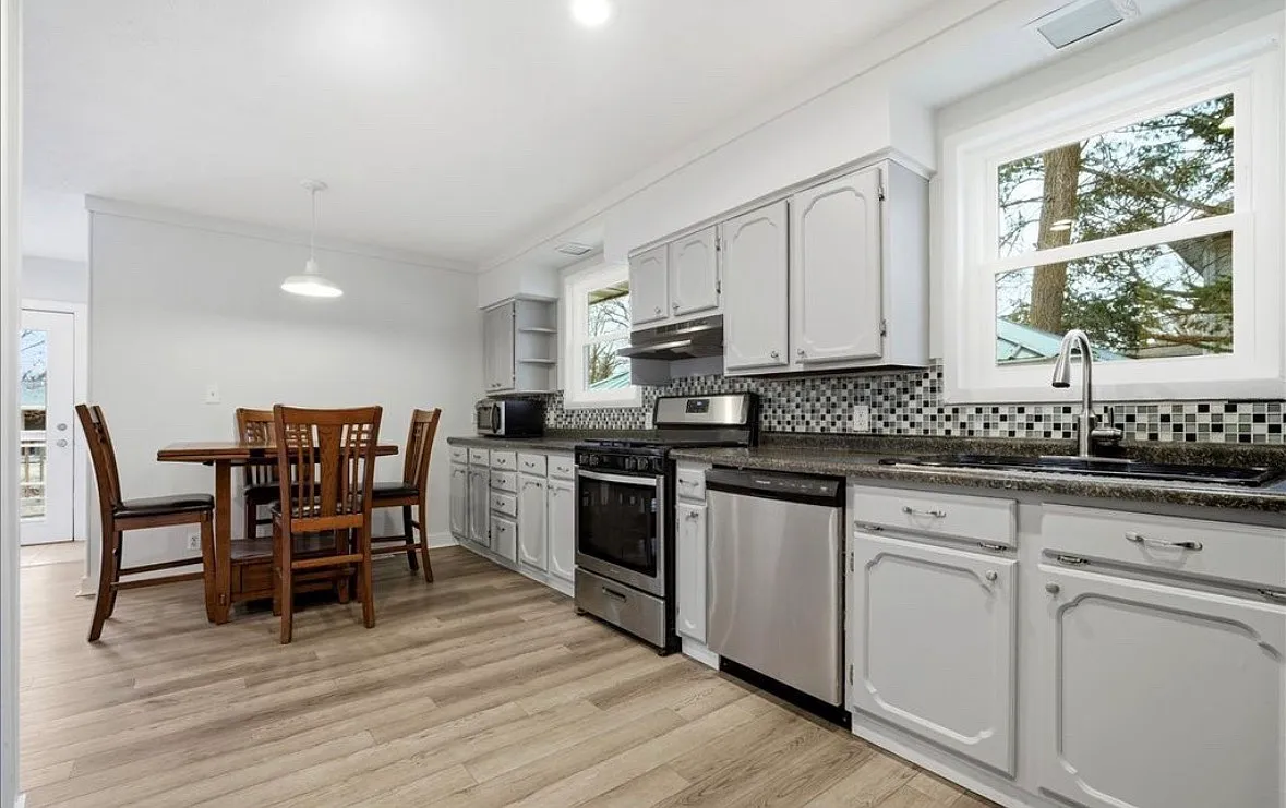 4 bed, 2648 sqft, $2,400 — Photo 3