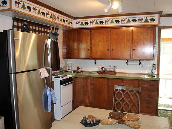 4th image of 134 Maple Bluff Ave