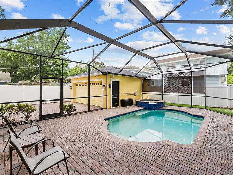 2915 W Bay View Ave — Photo 4