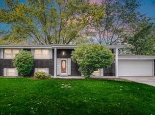 1810 W 93rd Pl, Crown Point, IN 46307