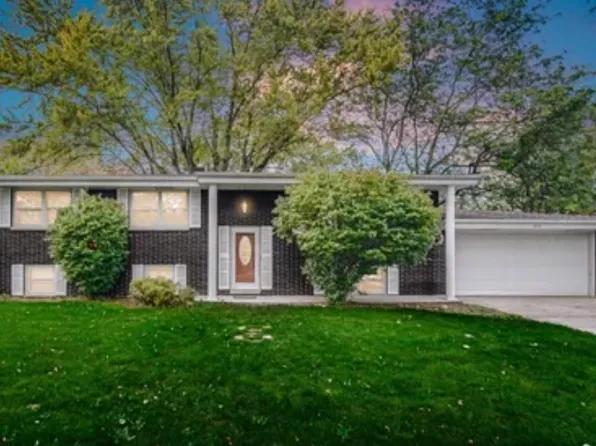 1810 W 93rd Pl, Crown Point, IN 46307