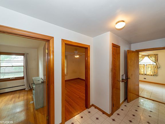 5th image of 805 N 13th Ave