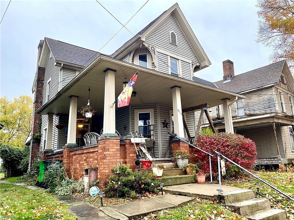 1st image of 614 W 1st St