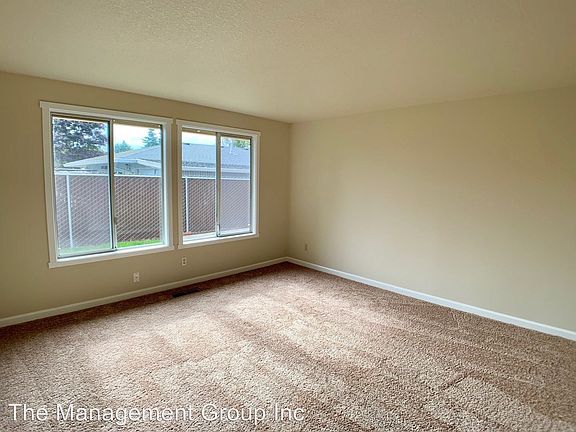 5th image of 2717 NE 146th Ct