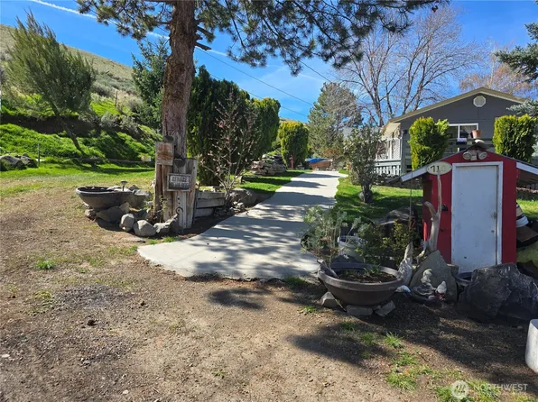 710 Adobe Way, Selah, WA 98242