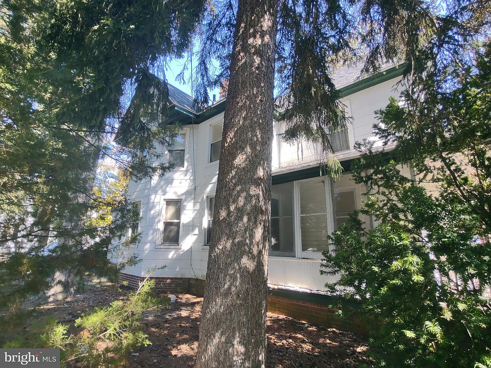 2nd image of 235 North Blvd