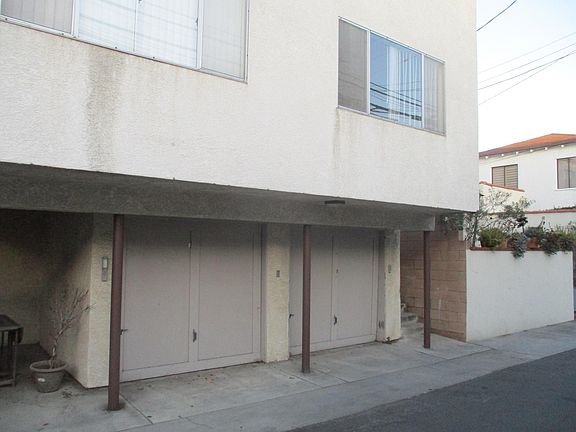 Single Car Garage on Left, with Opener