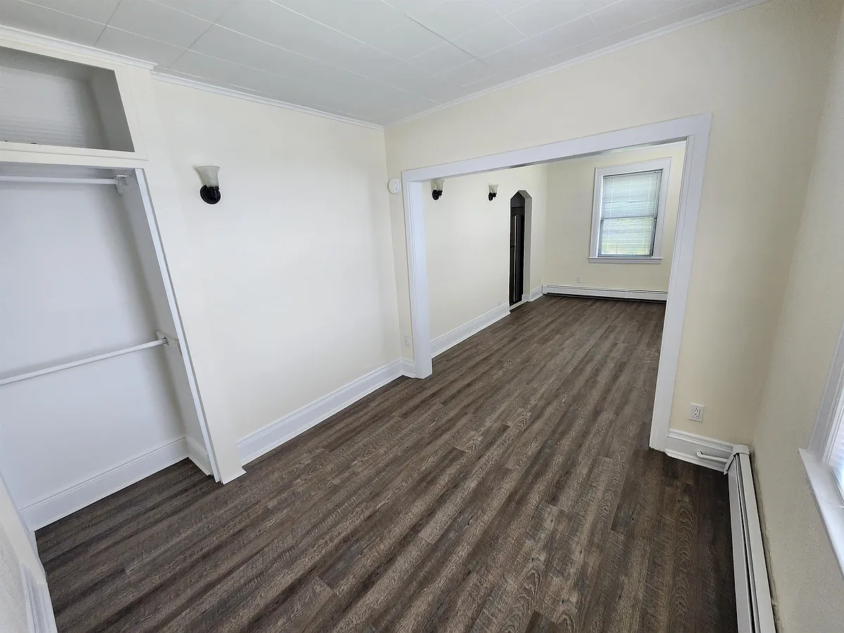 Building Photo - 432 Broad Ave #2