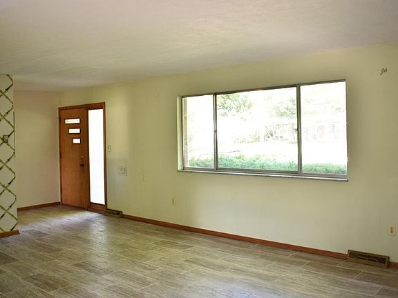 4th image of 6095 Sherwood Dr