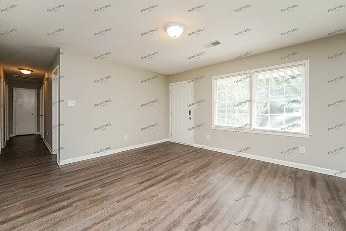 3 bed, 1.0 bath, 1104 sqft, $1,495 — Photo 4