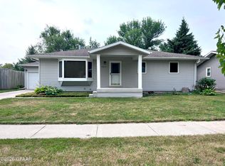 2261 Fallcreek Ct, Grand Forks, ND 58201