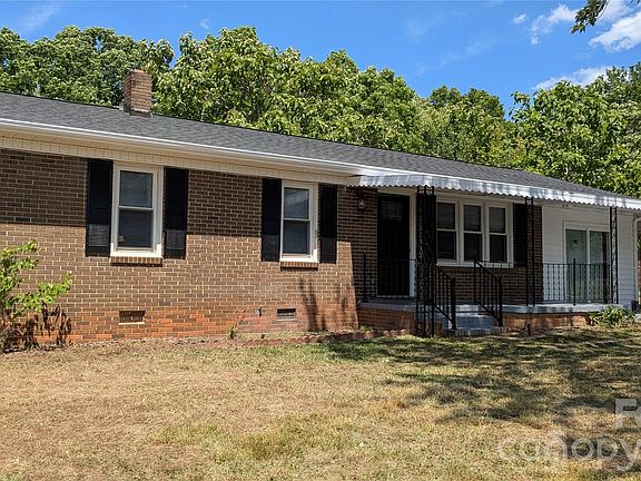 2nd image of 424 Kildare Dr