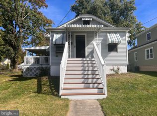 890 Crescent Ave, Runnemede, NJ 08078