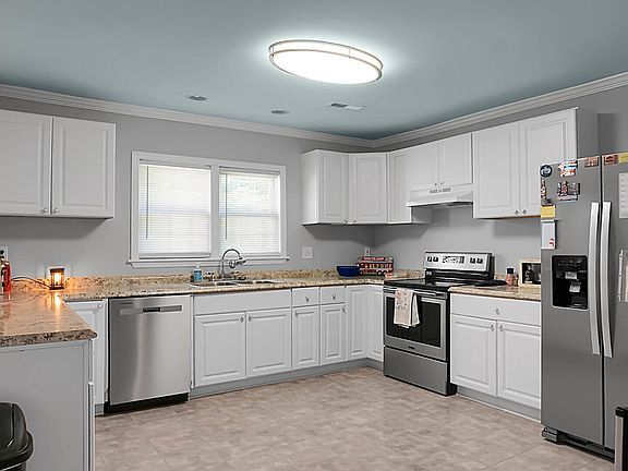 3rd image of 423 Rigby St