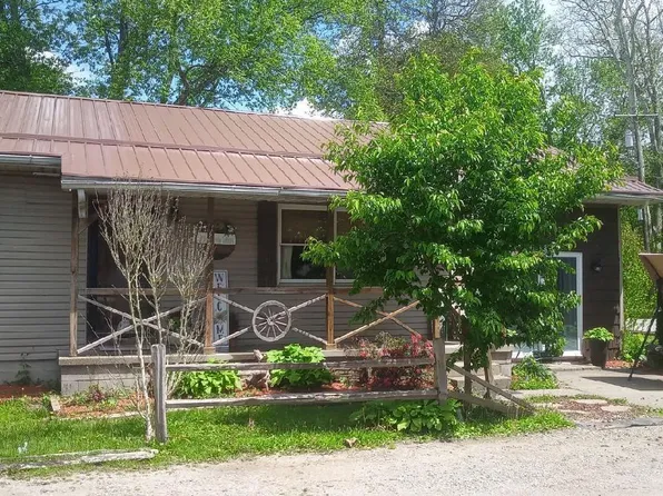 14 Island Ave, Buckhannon, WV 26201