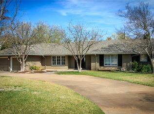1609 Queenstown Rd, Nichols Hills, OK 73116